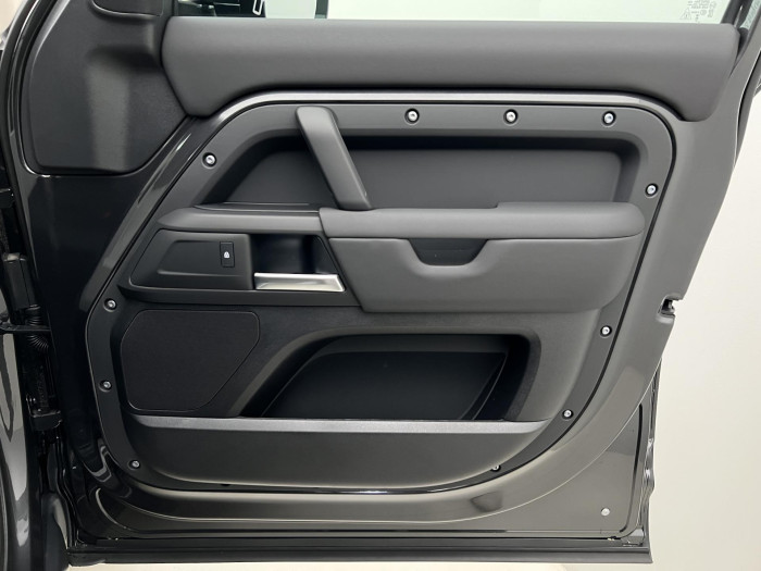 Land Rover Defender 110 D200 S AWD Aut 3.0 d