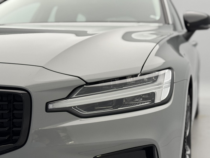 Volvo V60 B4 PLUS DARK CZ 1.maj