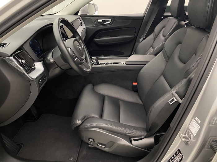 Volvo XC60 B4 MOMENTUM AUT CZ 2.0 Momentum