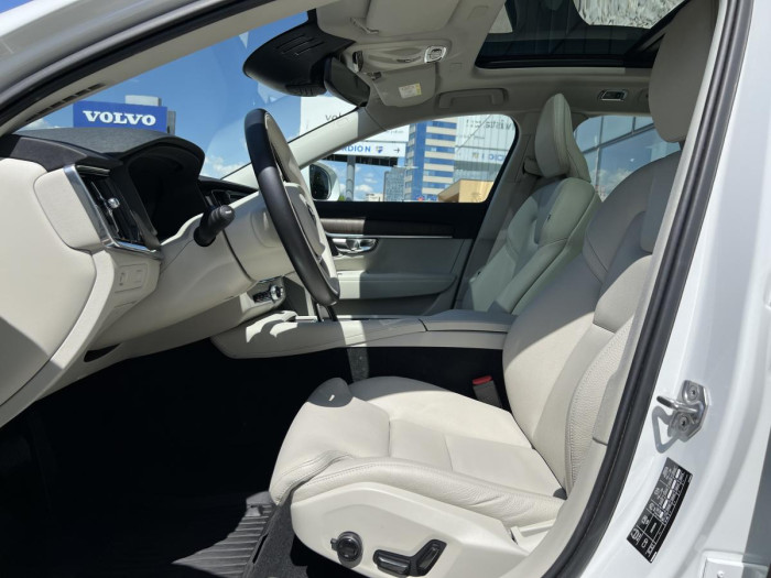 Volvo V90 CROSS COUNTRY B4 AWD Aut 1.maj