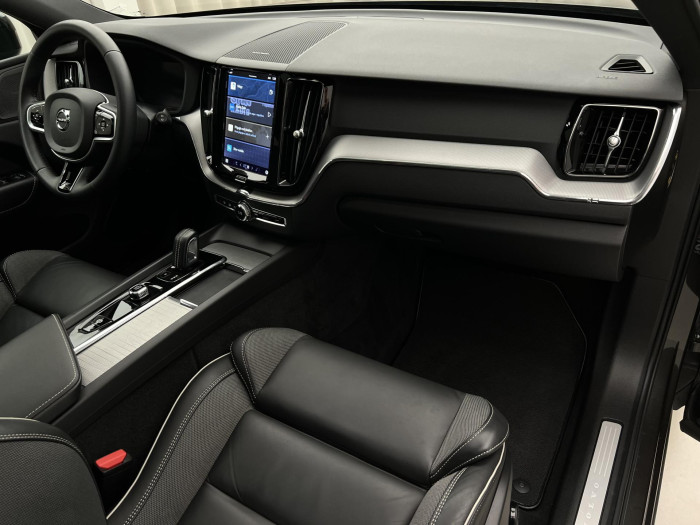 Volvo XC60 B5 AWD R-DESIGN AUT