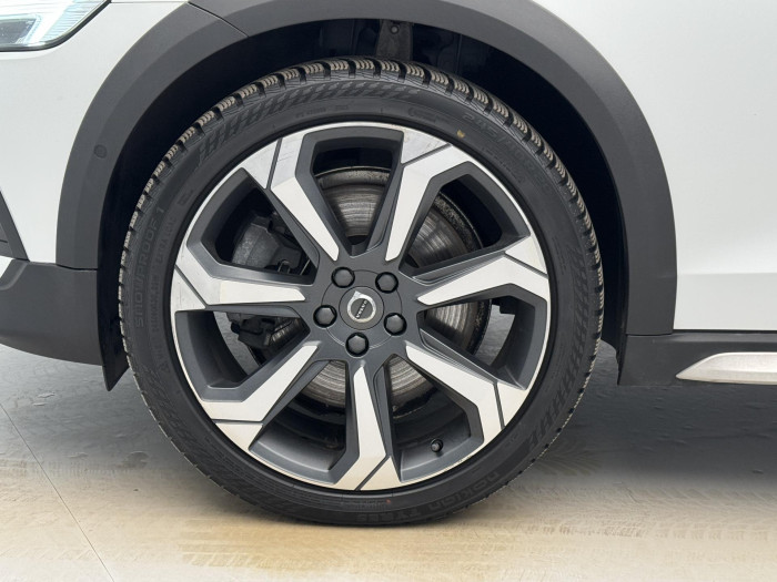 Volvo V60 CC B4 AWD ULTIMATE REZERVACE 2.0 CC CC