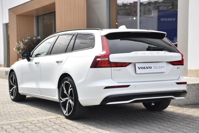 Volvo V60 B4 PLUS DARK AUT 1.maj.