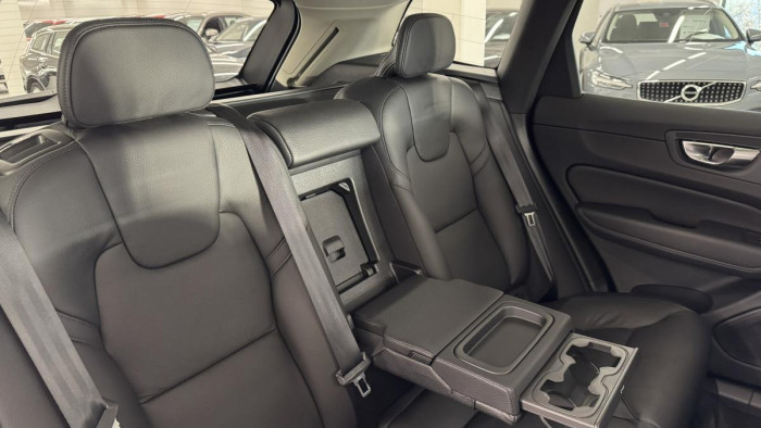 Volvo XC60 B5 AWD INSCRIPTION REZERVACE