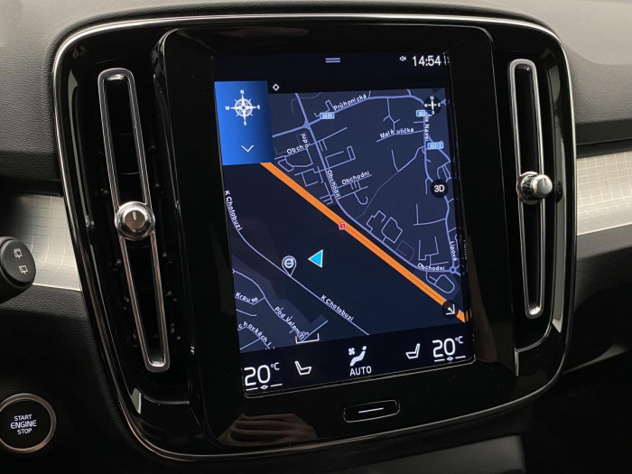 Volvo XC40 B4 AWD MOMENTUM AUT REZERVACE 2.0 Momentum