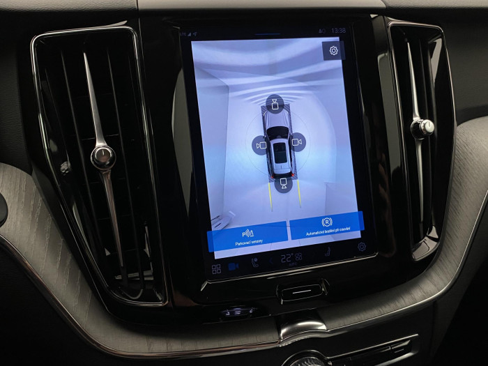 Volvo XC60 B5 AWD PLUS DARK REZERVACE