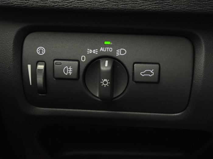 Volvo V40 CC T5 AWD SUMMUM REZERVACE 2.5 CC CC Summum