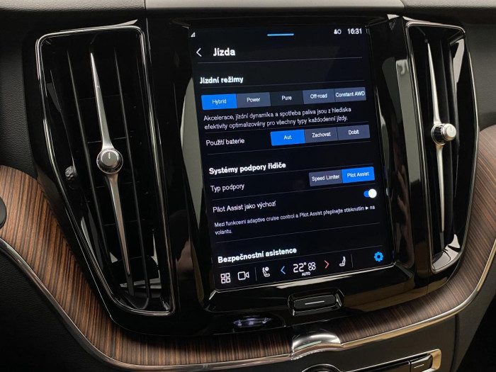 Volvo XC60 T6 AWD AT RECHARGE BRIGHT PLUS 2.0 AT Plus