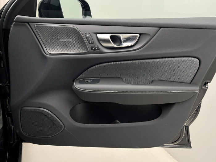 Volvo V60 T6 AWD RECHARGE ULTRA DARK AUT