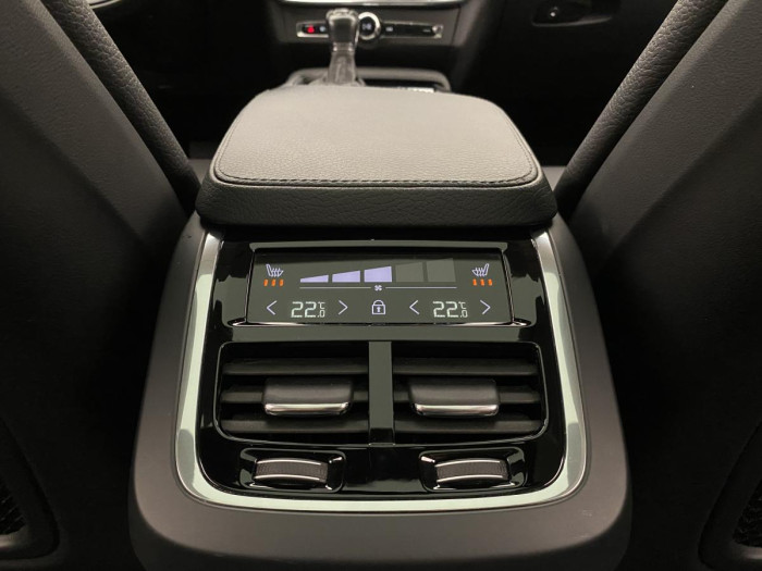 Volvo V90 CC D4 AWD ADVANCED REZERVACE 2.0 d CC CC