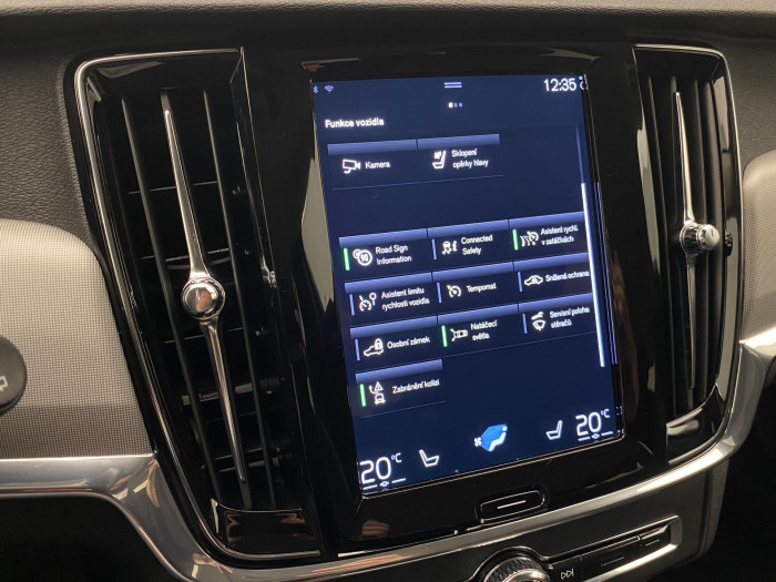 Volvo V90 B4 MOMENTUM AUT CZ 2.0 Momentum