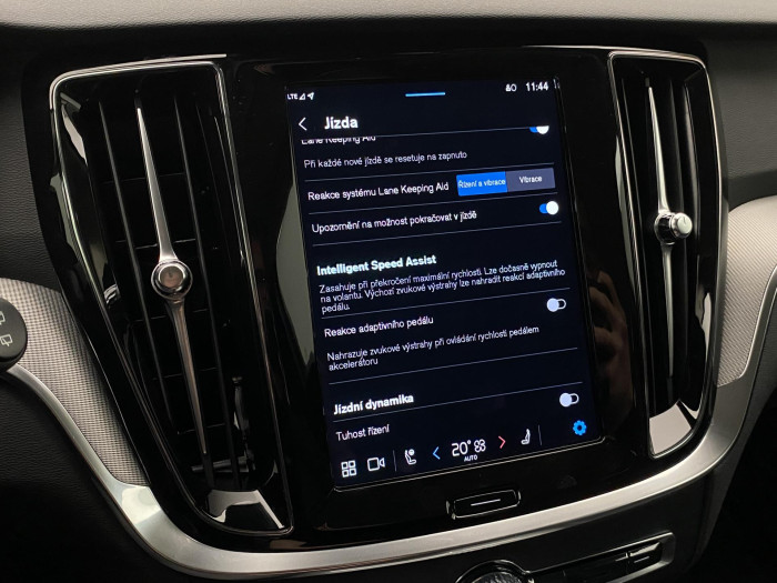 Volvo V60 B4 R-DESIGN AUT CZ
