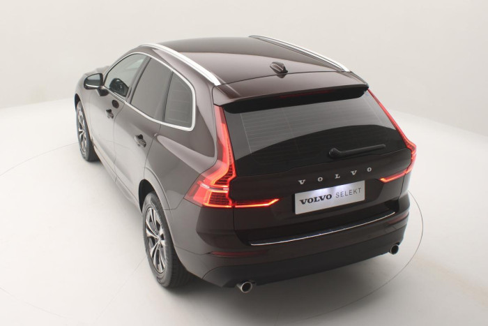 Volvo XC60 B4 MOMENTUM PRO AUT REZERVACE 2.0 Momentum