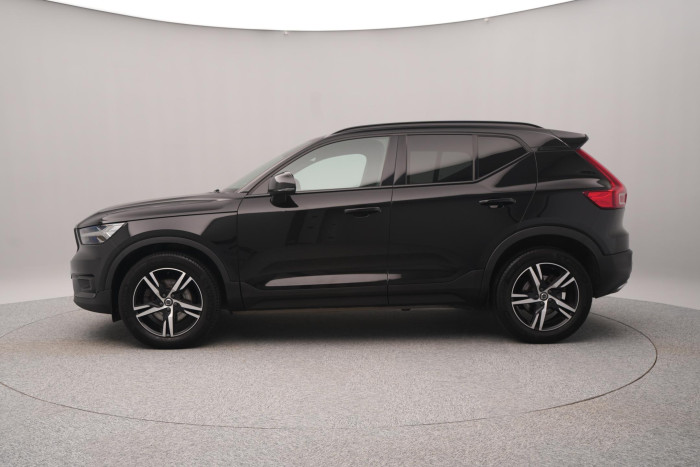 Volvo XC40 D4 AWD R-DESIGN AUT CZ 1. maj 2.0 d