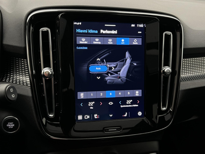 Volvo XC40 B3 ULTRA DARK AUT CZ