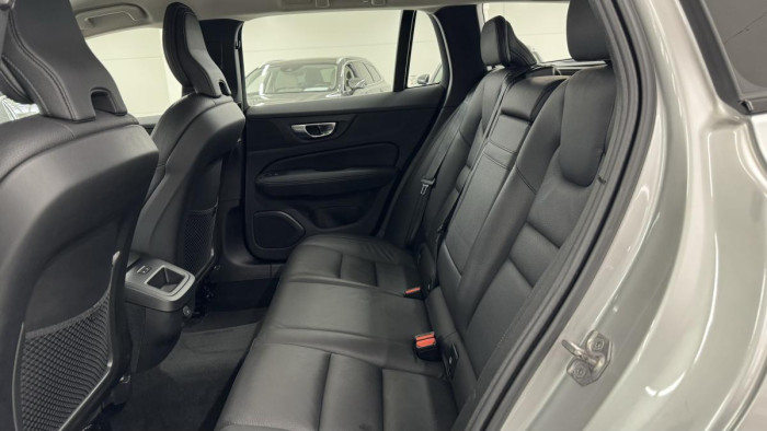 Volvo V60 CROSS COUNTRY B4 REZERVACE