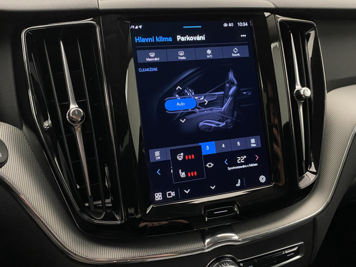 Volvo XC60 B4 AWD DARK PLUS AUT CZ