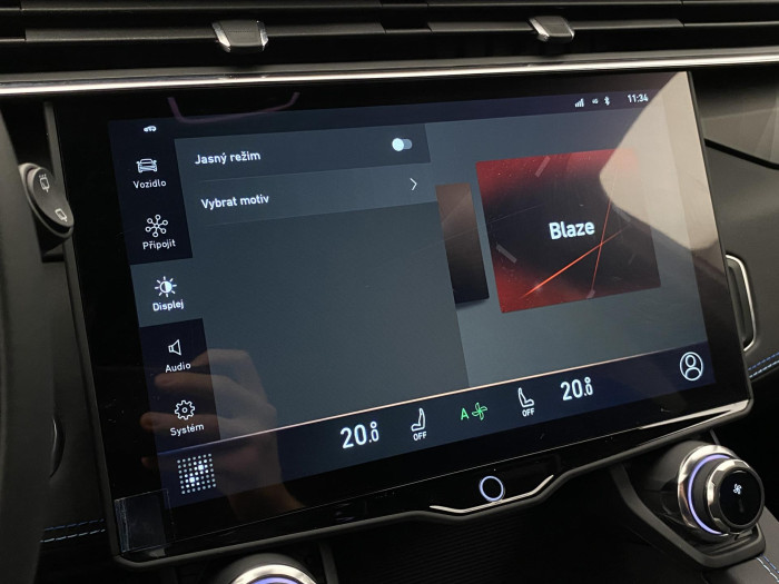 Lynk & Co 01 PHEV DCT REZERVACE