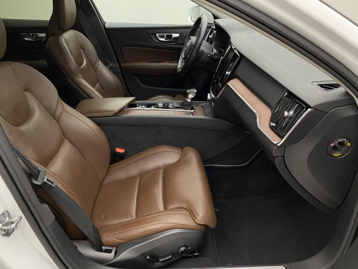 Volvo V60 CC D4 AWD PRO REZERVACE 2.0 d CC CC