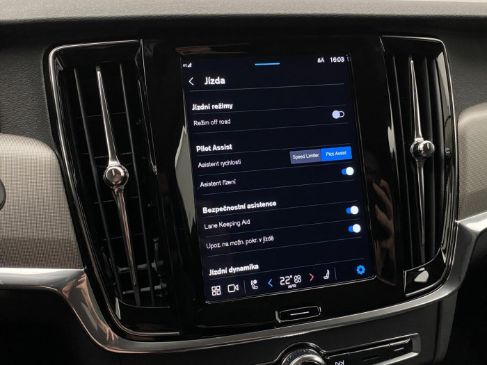 Volvo V90 CC B4 AWD PLUS AUT REZERVACE 2.0 CC CC Plus