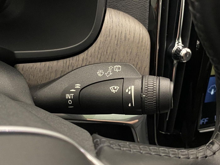 Volvo V90 CC B4 AWD MOMENTUM  REZERVACE 2.0 CC CC Momentum