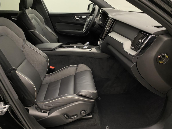 Volvo XC60 B4 AWD R-DESIGN AUT CZ