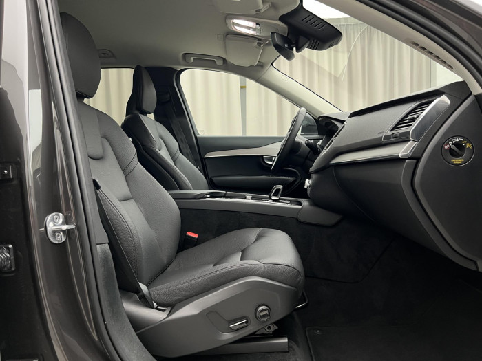 Volvo XC90 B5 AWD CORE 7MÍSTNÁ AUT  CZ