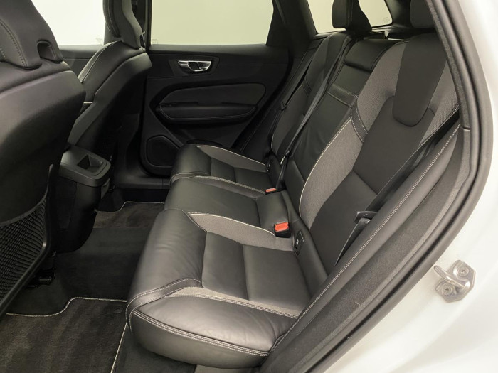 Volvo XC60 T5 AWD R-DESIGN AUT 1.maj.