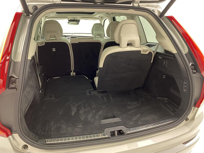 Volvo XC90 T8 AWD INSCRIPTION REZERVACE