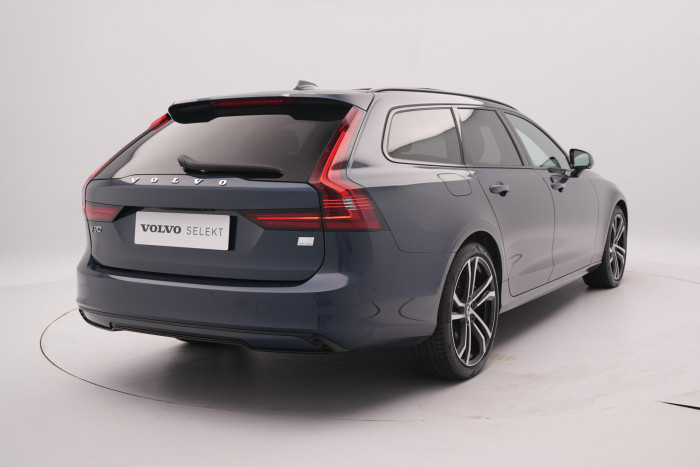 Volvo V90 T8 AWD RECHARGE REZERVACE
