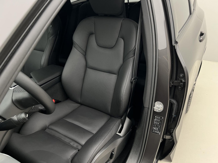 Volvo XC60 B4 AWD PLUS DARK AUT 1.maj.