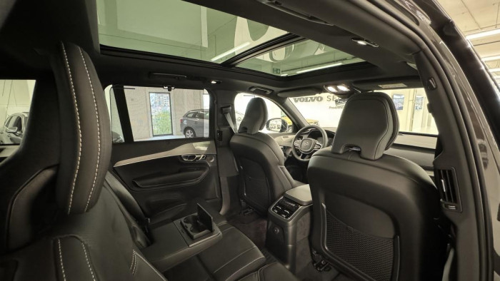 Volvo XC90 T8 AWD ULTIMATE DARK REZERVACE