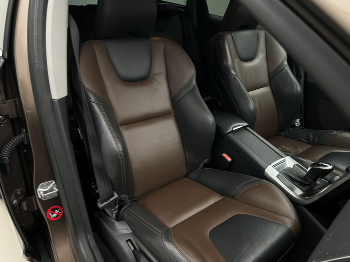 Volvo XC60 D5 AWD SUMMUM AUT CZ 2.4 d Summum