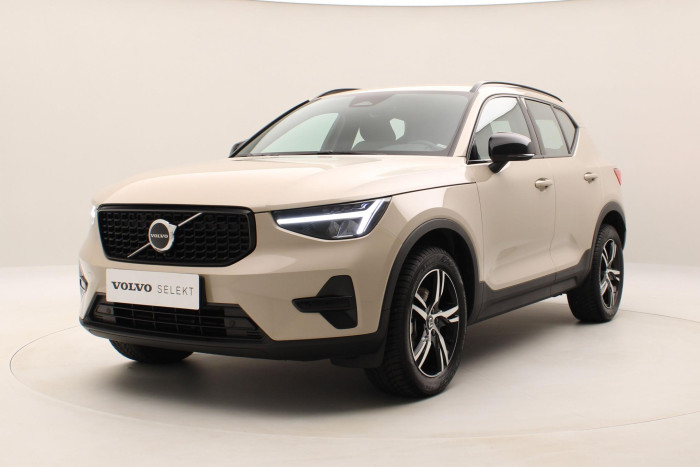 Volvo XC40 B3 DARK PLUS AUT CZ REZERVACE