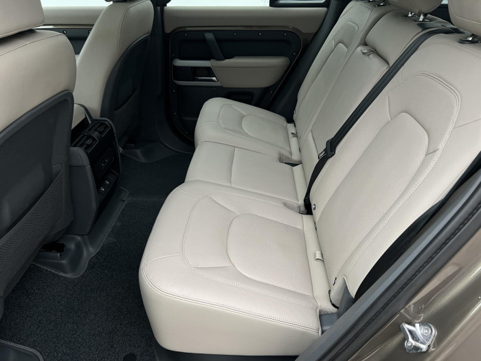 Land Rover Defender D250 SE AWD AUT CZ 3.0 d SE