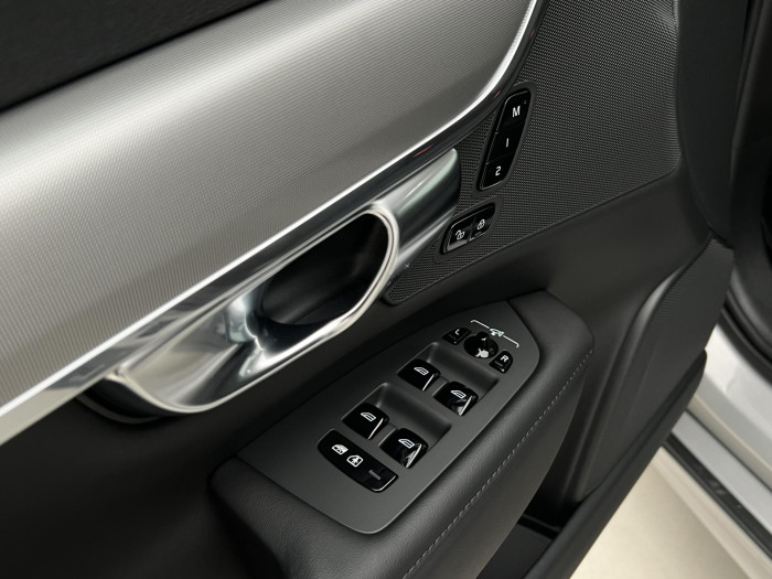 Volvo V90 T6 AWD RECHARGE PLUS DARK AUT