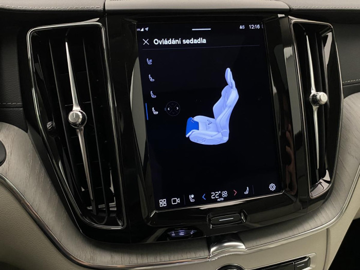 Volvo XC60 B5 AWD ULTIMATE AUT REZERAVCE