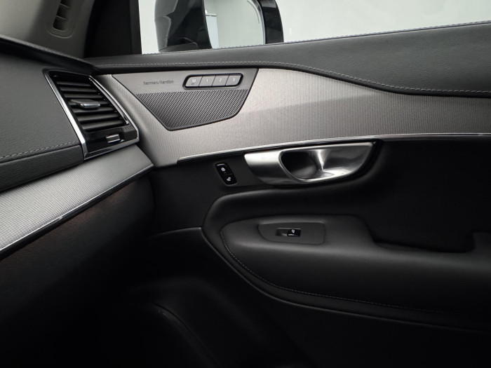 Volvo XC90 T8 AWD RECHARGE DARK PLUS