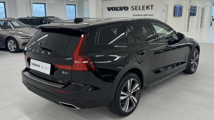 Volvo V60 CROSS COUNTRY B4 AWD ADVANCED