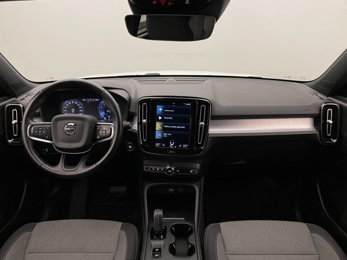 Volvo XC40 B4 MOMENTUM REZERVACE 2.0 Momentum