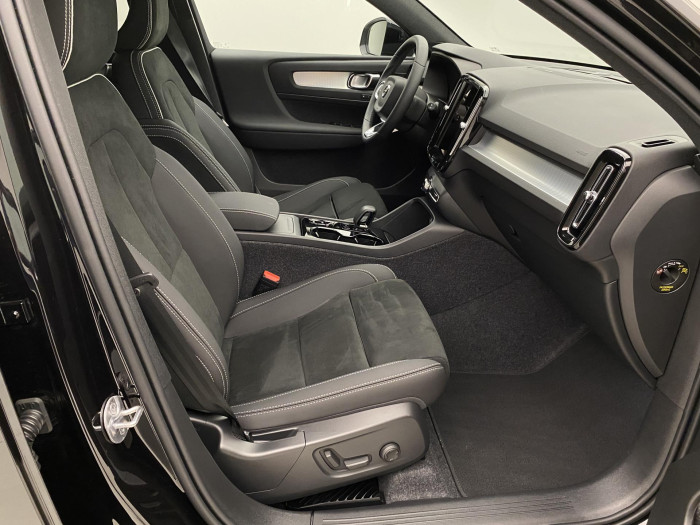 Volvo XC40 B4 PLUS BLACK EDITION AUT CZ