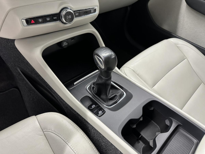 Volvo XC40 D3 INSCRIPTION REZERVACE 2.0 d