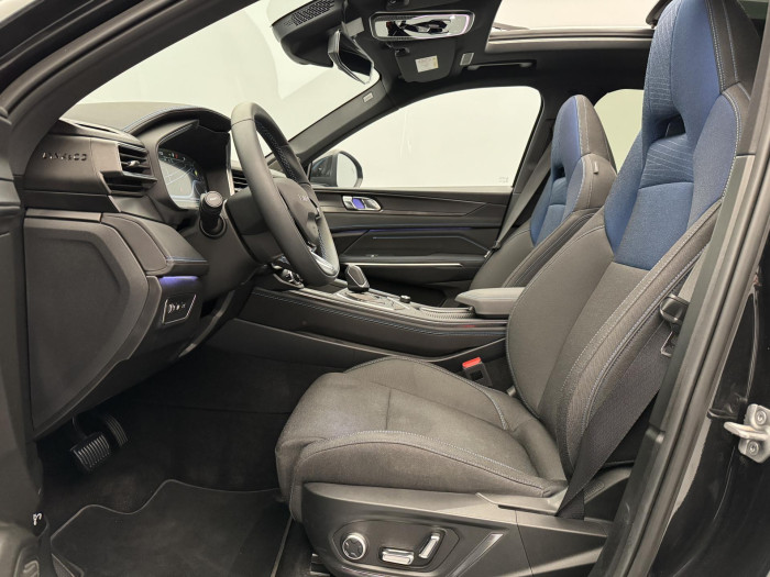 Lynk & Co 01 PHEV DCT AUT 1.maj