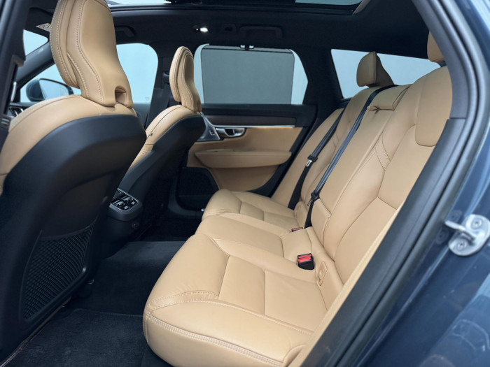 Volvo V90 B6 AWD ULTIMATE REZERVACE