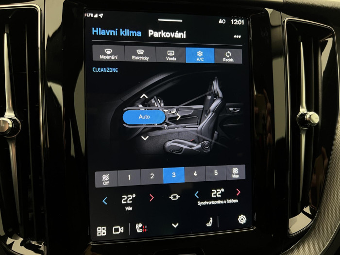 Volvo XC60 B5 AWD PLUS DARK AUT CZ