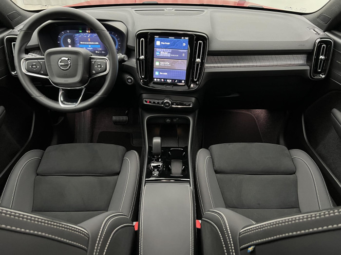 Volvo XC40 B3 ULTRA DARK AUT CZ 1.maj.