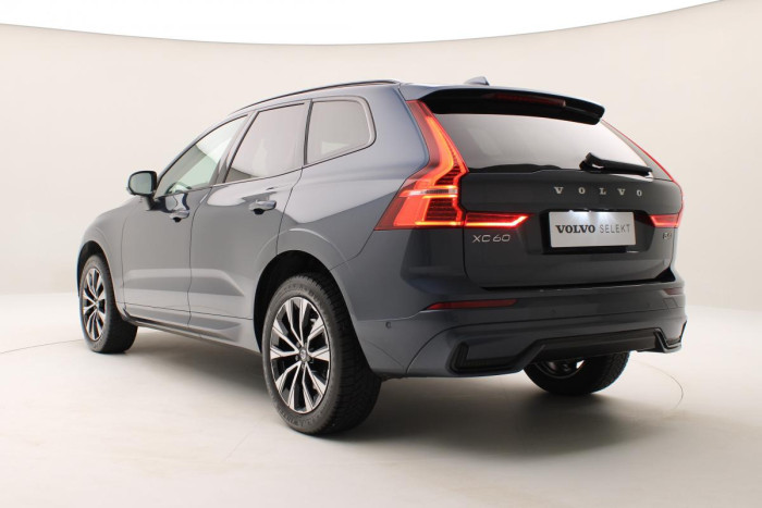 Volvo XC60 B4 AWD PLUS DARK REZERVACE