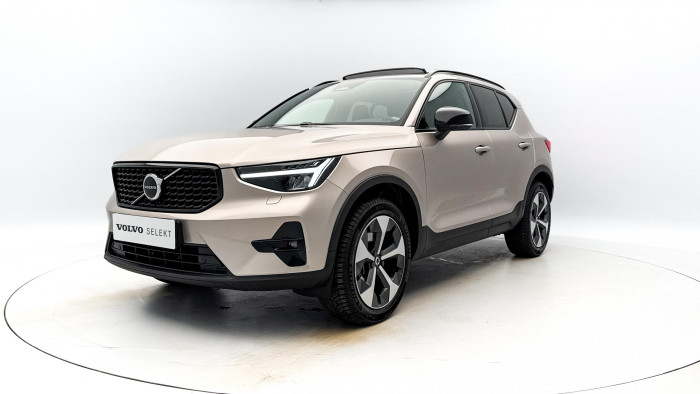 Volvo XC40 B4 ULTIMATE DARK 1.maj CZ