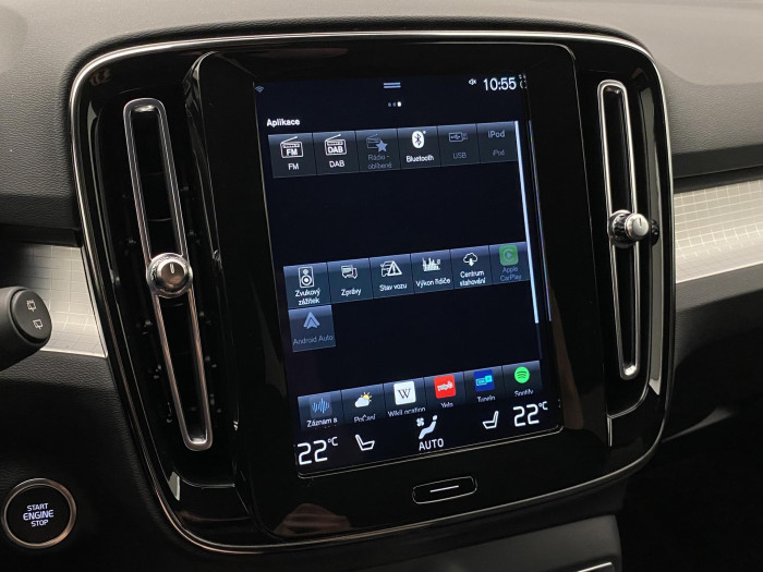Volvo XC40 B4 AWD MOMENTUM REZERVACE 2.0 Momentum