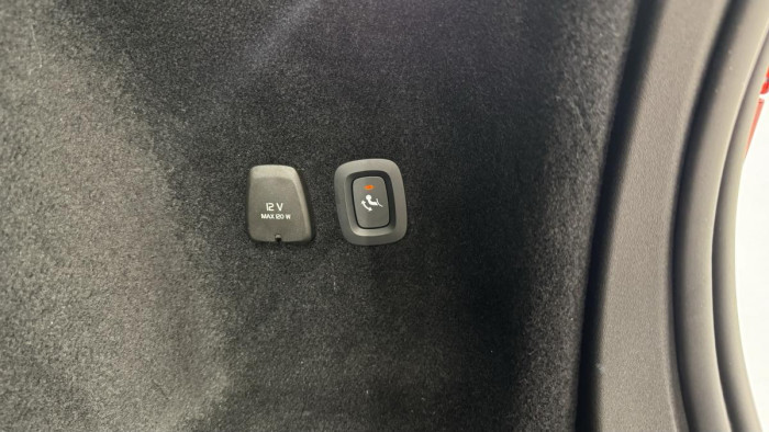 Volvo V60 B4 MOMENTUM AUT REZERVACE 2.0 Momentum